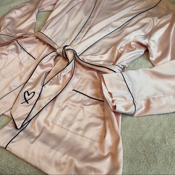 Victoria’s Secret Pink Satin Short Robe - Picture 9 of 13